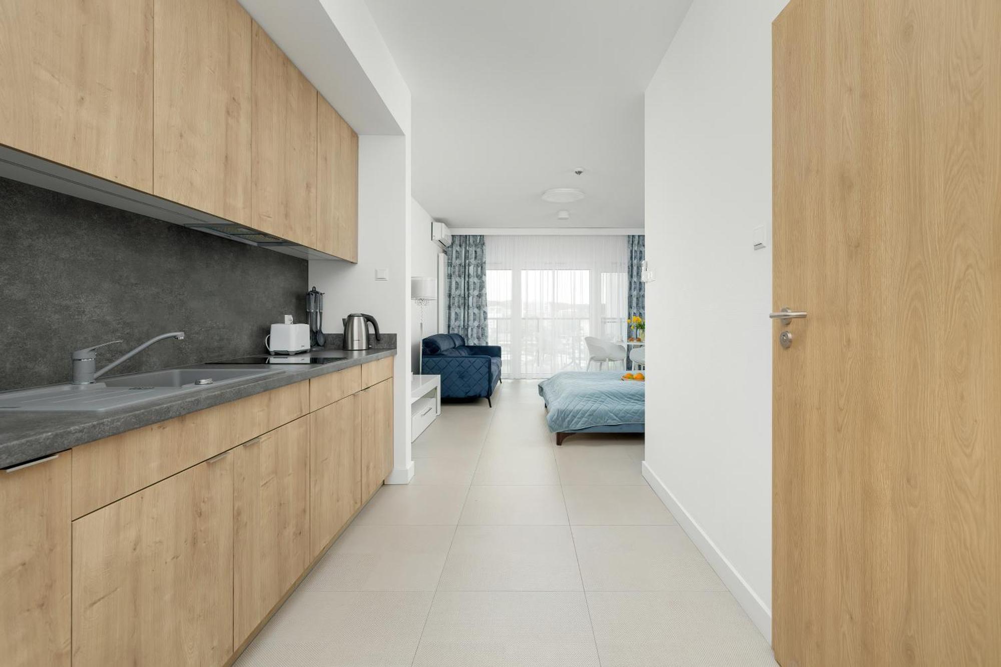 Aquamarina Prima By The By Renters *
